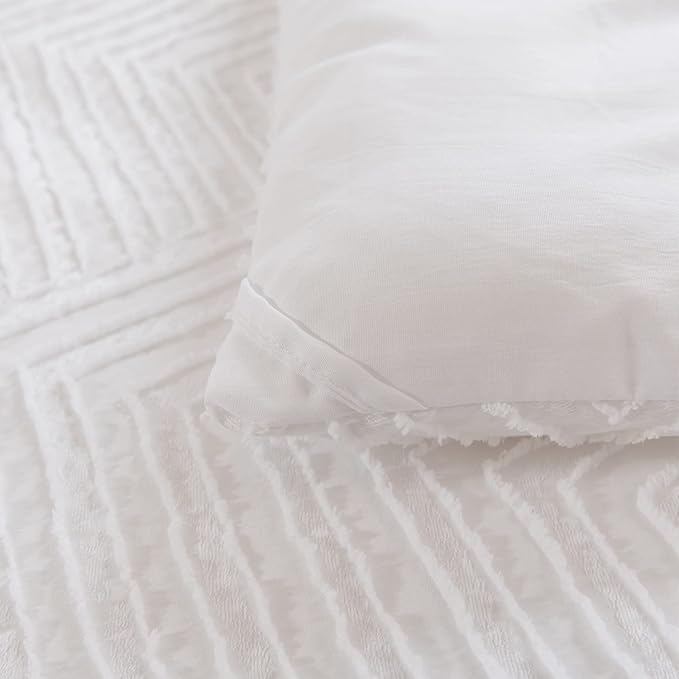 White California King Comforter Set, Tufted Boho Bedding Comforter Sets Extra Soft and Fluffy, Ideal for All Seasons 3 Pieces (1 Comforter, 2 Pillowcases) - LeafyLoom
