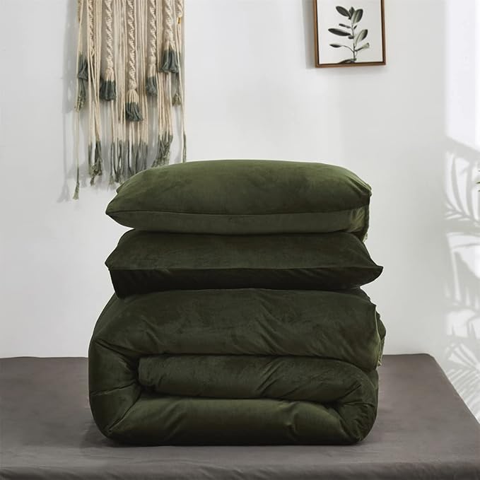 Wellboo Olive Green Velvet Comforter Sets Twin Size Fluffy Army Green Bedding Comforters Soft Women Men Solid Dark Green Flannel Quilt Modern Blackish Green Sherpa Bed Puffy Military Green Blankets - LeafyLoom