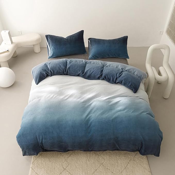 Wellboo Gradient Blue Velvet Comforter King Fluffy Blue White Bedding Comforters Women Men Ocean Sea Blue Velvet Quilts Modern White and Sky Blue Gradient Flannel Bed Abstract Art Watercolor Comforter - LeafyLoom