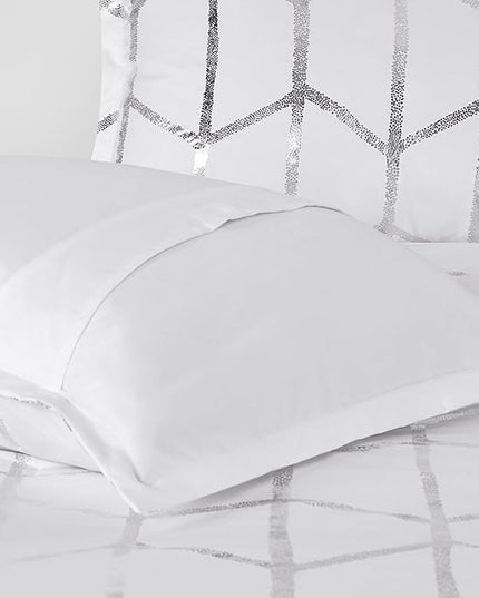 Intelligent Design Raina Twin / Twin XL Comforter Set, Soft Microfiber Comforter Set Twin, Modern Geometric Metallic Bed Set, 4 Pieces College Bedding Comforter Set with 1 Sham, 2 Toss Pillows White - LeafyLoom
