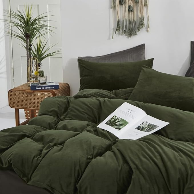 Wellboo Army Green Velvet Comforter Queen Solid Dark Green Fluffy Bedding Comforters Women Men Plain Fluffy Olive Green Soft Quilts Cozy Blackish Green Flannel Blankets Puffy Military Hunter Green Bed - LeafyLoom