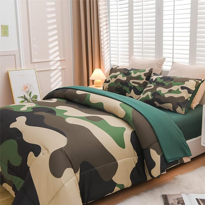 Meeting Story Camouflage Bedding Set, Green Camouflage Comforter Set, 5 PCS One Comforter and Two Pillowases, All Season Soft Bedspread for Boys Teens Adults (Green, Twin 5Pcs) - LeafyLoom