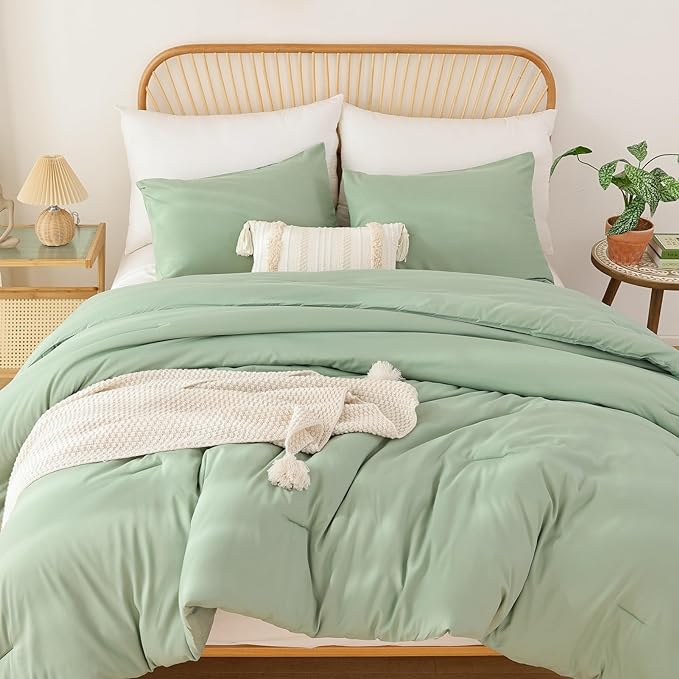 ROSGONIA King Size Sage Green Comforter Set - 3 Piece Bedding Set with Boho Style, Lightweight Down Alternative Comforter, Cozy Blanket Bedspreads Quilt for All Seasons - LeafyLoom