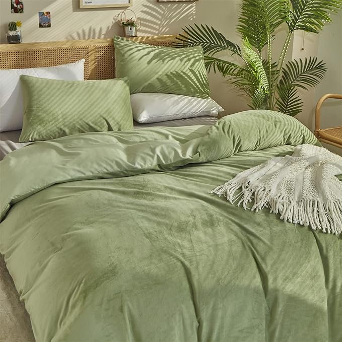 Wellboo Sage Green Velvet Comforter Sets Queen Light Green Fluffy Bedding Solid Color Flannel Quilt Women Men Grass Green Comforters Micromink Sherpa Fuzzy Warm Bed Girls Boys Dorm Plush Bedding Soft - LeafyLoom