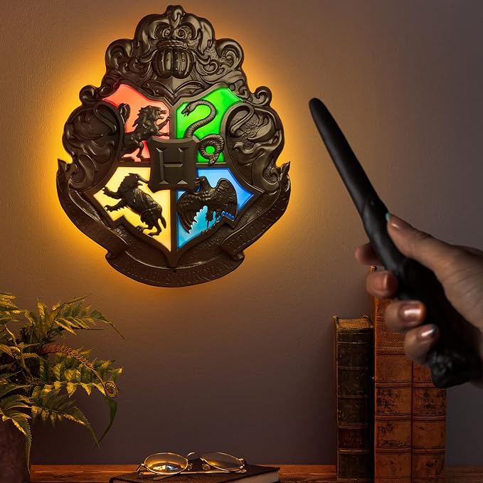 Paladone - Harry Potter - Hogwarts Crest - Lamp with Control Wands Black - LeafyLoom