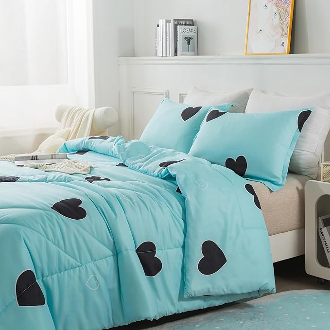 Love Pattern Girls Comforter Set King Size, Sky Blue Cute Love Heart Print Comforter Bedding Set for All Seasons, Geometric Soft Microfiber 3 Pieces Comforter Set with Pillowcases - LeafyLoom