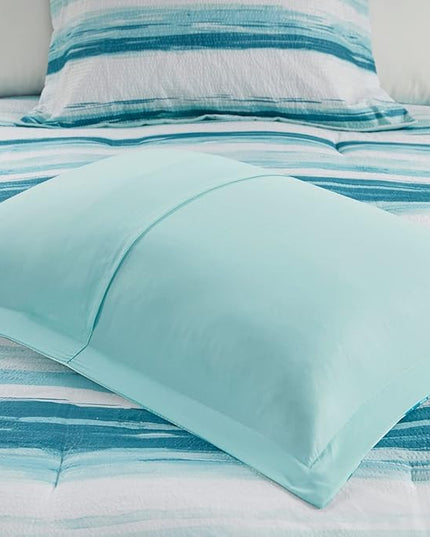 Madison Park Marina Comforter Quilt Combo Set - Modern Luxury Design, All Season Down Alternative Bedding, Matching Shams, Decorative Pillows, Full/Queen(90"x90"), Aqua 8 Piece - LeafyLoom