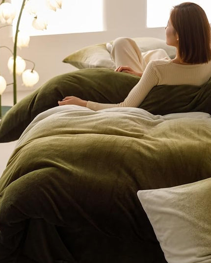 Green White Comforter Set Velvet Full Gradient Olive Green Bedding Comforter Women Plain White and Army Green Gradient Soft Quilt Flannel Dark Green Comforter Warm Full Bed Comforter - LeafyLoom