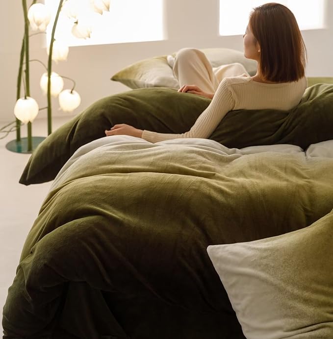 Green White Comforter Set Velvet Twin Gradient Olive Green Bedding Comforter Boys Girls Plain White and Army Green Gradient Soft Quilt Flannel Dark Green Comforter Warm Twin Bed Comforter - LeafyLoom