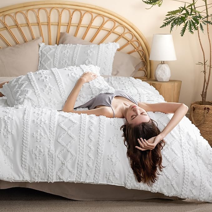 Bedsure Tufted Boho Comforter Set California King - White Boho Bedding Comforter Set, 3 Pieces Farmhouse Shabby Chic Embroidery Bed Set, Soft Jacquard Comforter for All Seasons - LeafyLoom