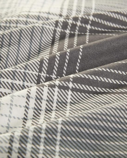 Woolrich Comforter Set, Cabin Lodge, Warm Cover for Colder Season, Modern Cottage-Inspired Down Alternative Ultra Soft Microfiber Bedding, Matching Sham, Plaid Grey King 3 Piece - LeafyLoom