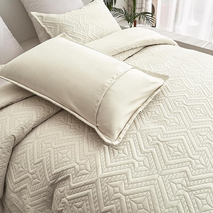 WONGS BEDDING Beige Comforter Set King Size(104"×90"), Reversible Boho Geometric Textured Bedding Comforter Sets - 3 Pieces Soft Microfiber Ultrasonic Bedding with 2 Pillow Cases - LeafyLoom