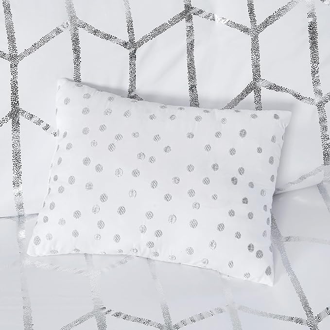 Intelligent Design Raina Twin / Twin XL Comforter Set, Soft Microfiber Comforter Set Twin, Modern Geometric Metallic Bed Set, 4 Pieces College Bedding Comforter Set with 1 Sham, 2 Toss Pillows White - LeafyLoom