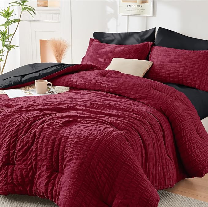 HYMOKEGE Seersucker King Size Comforter Set 3 Pieces, Lightweight Comforter Sets for Bedding, Bed Set with 1 All Season Soft Down Alternative Comforter and 2 Pillow Shams, Red and Black - LeafyLoom