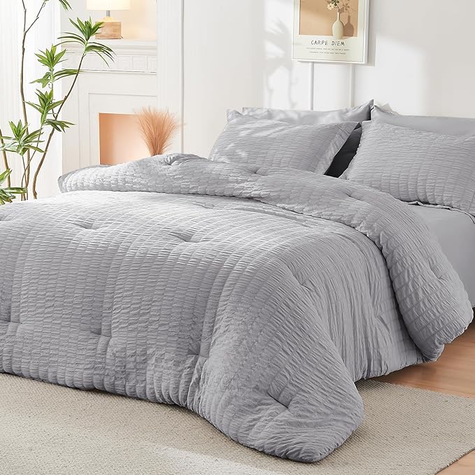 HYMOKEGE Seersucker King Size Comforter Set 3 Pieces, Lightweight Comforter Sets for Bedding, Bed Set with 1 All Season Soft Down Alternative Comforter and 2 Pillow Shams, Light Grey - LeafyLoom
