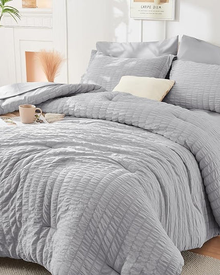HYMOKEGE Seersucker King Size Comforter Set 3 Pieces, Lightweight Comforter Sets for Bedding, Bed Set with 1 All Season Soft Down Alternative Comforter and 2 Pillow Shams, Light Grey - LeafyLoom