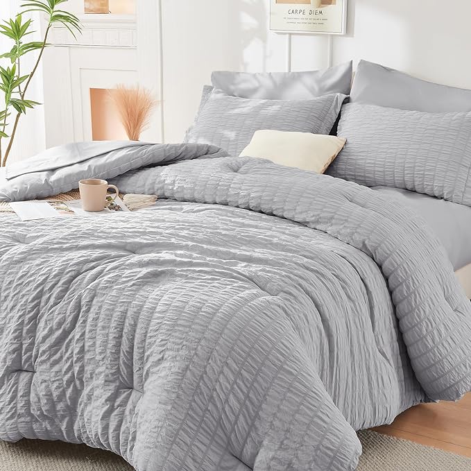 HYMOKEGE Seersucker King Size Comforter Set 3 Pieces, Lightweight Comforter Sets for Bedding, Bed Set with 1 All Season Soft Down Alternative Comforter and 2 Pillow Shams, Light Grey - LeafyLoom