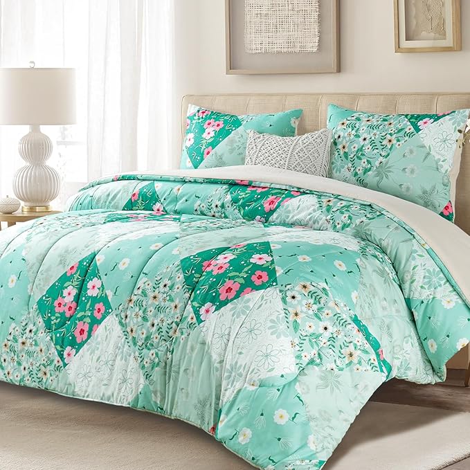 Whale Flotilla Queen Full Comforter Set, Soft Reversible Light Green Bedding Comforter Set with Boho Pattern, 1 Micoriber Patchwork Comforter and 2 Pillow Shams, 3 Pieces - LeafyLoom