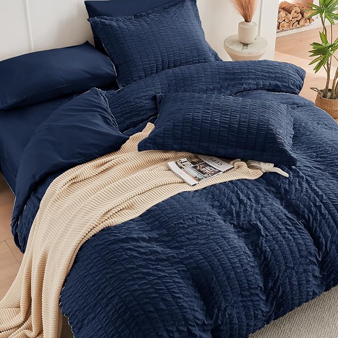 HYMOKEGE Seersucker King Size Comforter Set 3 Pieces, Lightweight Comforter Sets for Bedding, Bed Set with 1 All Season Soft Down Alternative Comforter and 2 Pillow Shams, Navy Blue - LeafyLoom