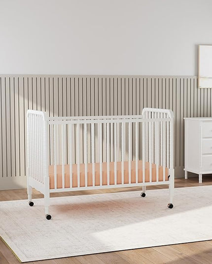 DaVinci Jenny Lind 3-in-1 Convertible Crib in White, Removable Wheels, Greenguard Gold (Mattress Not Included) - LeafyLoom