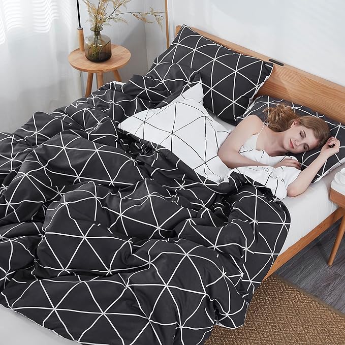 Black & White Comforter Bed in a Bag King for Kids Adults, 3Pcs Reversible Geometric Bedding Set with 2 Pillow Shams for All Seasons (King,104x90inches) - LeafyLoom