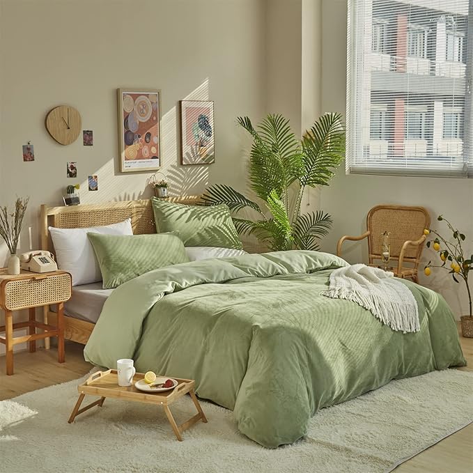 Wellboo Sage Green Velvet Comforter Sets Queen Light Green Fluffy Bedding Solid Color Flannel Quilt Women Men Grass Green Comforters Micromink Sherpa Fuzzy Warm Bed Girls Boys Dorm Plush Bedding Soft - LeafyLoom