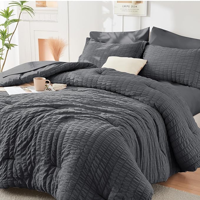 HYMOKEGE Seersucker Queen Comforter Set 3 Pieces, Lightweight Comforter Sets for Bedding, Bed Set with 1 All Season Soft Down Alternative Comforter and 2 Pillow Shams, Dark Grey - LeafyLoom