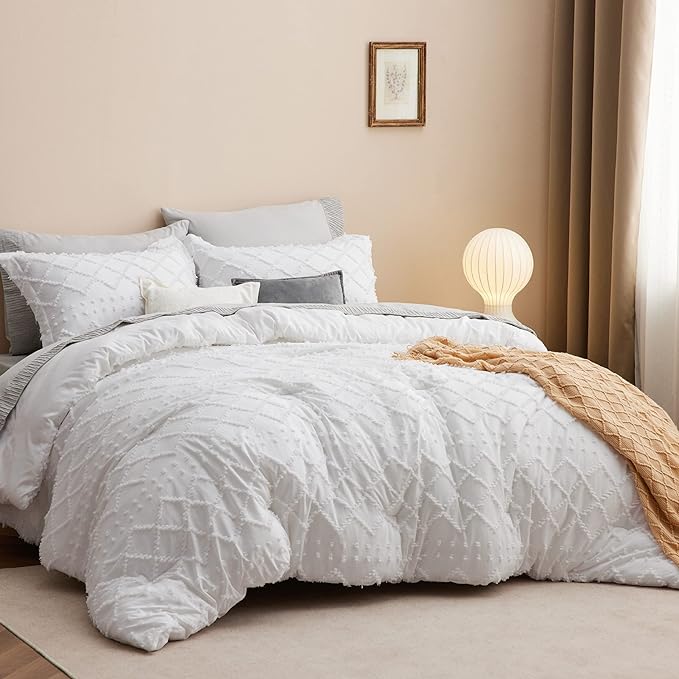 Bedsure California King Comforter Set - White Comforter, Boho Tufted Shabby Chic Bedding Comforter Set, 3 Pieces Farmhouse Bed Set for All Seasons, Fluffy Soft Bedding Set with 2 Pillow Shams - LeafyLoom