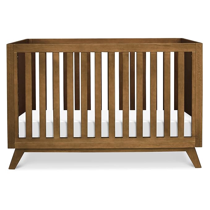 DaVinci Otto 3-in-1 Convertible Crib in Walnut, Greenguard Gold Certified - LeafyLoom