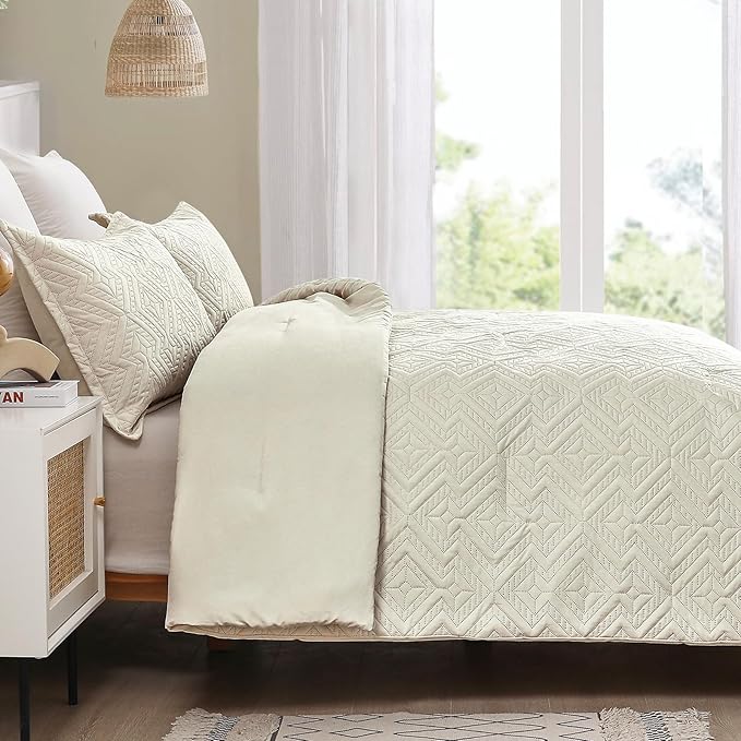 WONGS BEDDING Beige Comforter Set King Size(104"×90"), Reversible Boho Geometric Textured Bedding Comforter Sets - 3 Pieces Soft Microfiber Ultrasonic Bedding with 2 Pillow Cases - LeafyLoom