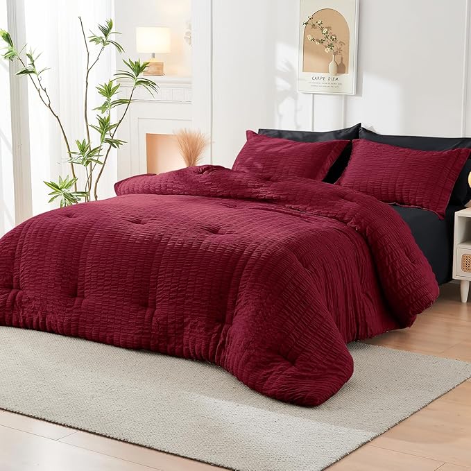 HYMOKEGE Seersucker Queen Comforter Set 3 Pieces, Lightweight Comforter Sets for Bedding, Bed Set with 1 All Season Soft Down Alternative Comforter and 2 Pillow Shams, Red and Black - LeafyLoom