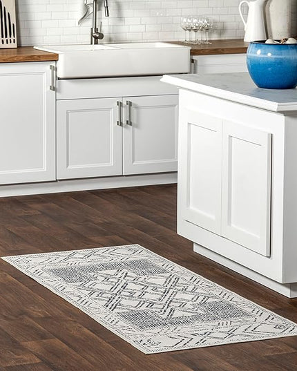 nuLOOM Mia Machine Washable Geometric Medallion Ultra Thin Runner Rug, 2' 6" x 6', Light Grey - LeafyLoom