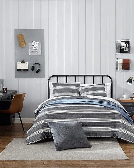 Nautica- Queen Comforter Set, Reversible Bedding with Matching Sham(s), Casual Home Decor (Craver Black, Queen) - LeafyLoom