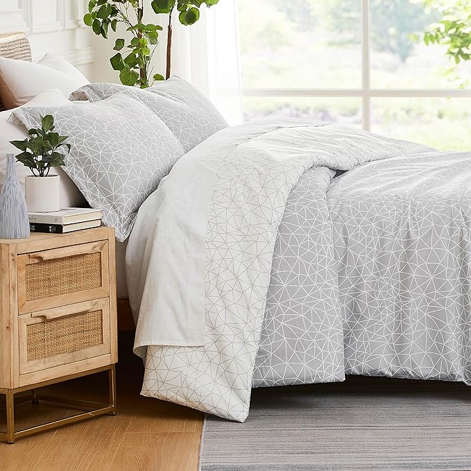 Southshore Fine Living, Inc. King/California King Size Comforter Set with 2 Pillow Shams, Reversible Geometric Print is 2 Colors in 1 - Alternative Down Comforter for King Beds, Grey & White - LeafyLoom