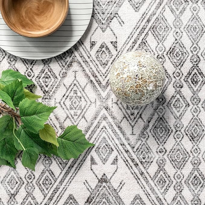 nuLOOM Hettie Transitional Tribal Machine Washable Ultra Thin Area Rug, 6' x 9', Light Grey - LeafyLoom