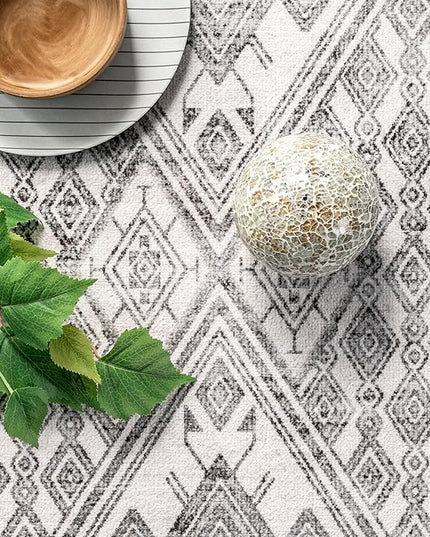 nuLOOM Hettie Transitional Tribal Machine Washable Ultra Thin Area Rug, 4' x 6', Light Grey - LeafyLoom